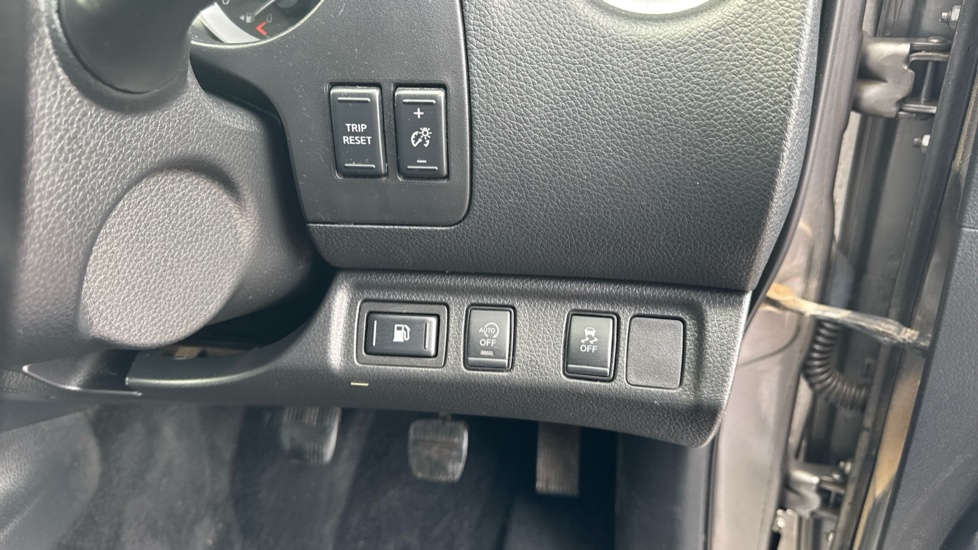 Nissan Navara Diesel Double Cab Pick Up Tekna 2.3dCi 190 TT 4WD - Image 27
