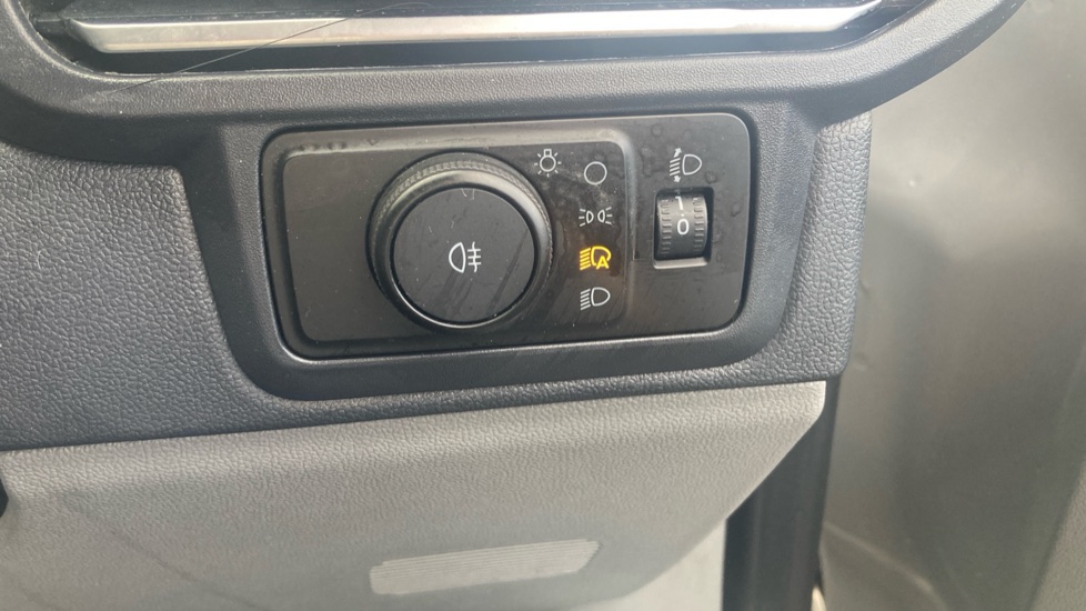 Ford Transit Custom 320 L2 Diesel Fwd 2.0 EcoBlue 136ps H1 Van Limited - Image 32
