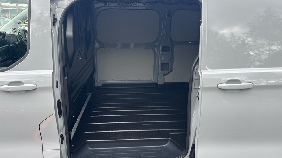 Ford Transit Custom 320 L2 Diesel Fwd 2.0 EcoBlue 136ps H1 Van Limited Auto - Image 5