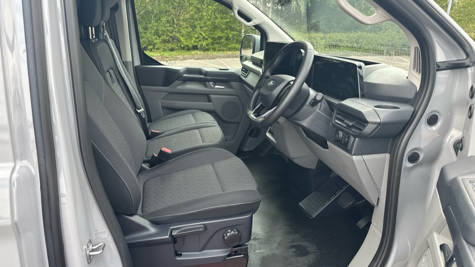 Ford Transit Custom 320 L2 Diesel Fwd 2.0 EcoBlue 136ps H1 Van Limited Auto - Image 6