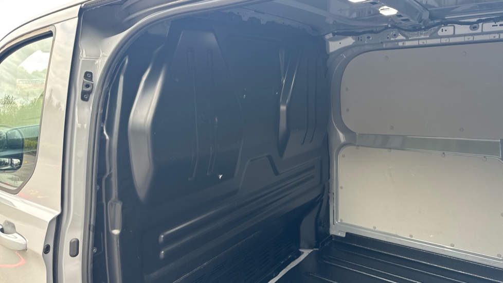 Ford Transit Custom 320 L2 Diesel Fwd 2.0 EcoBlue 136ps H1 Van Limited Auto - Image 18