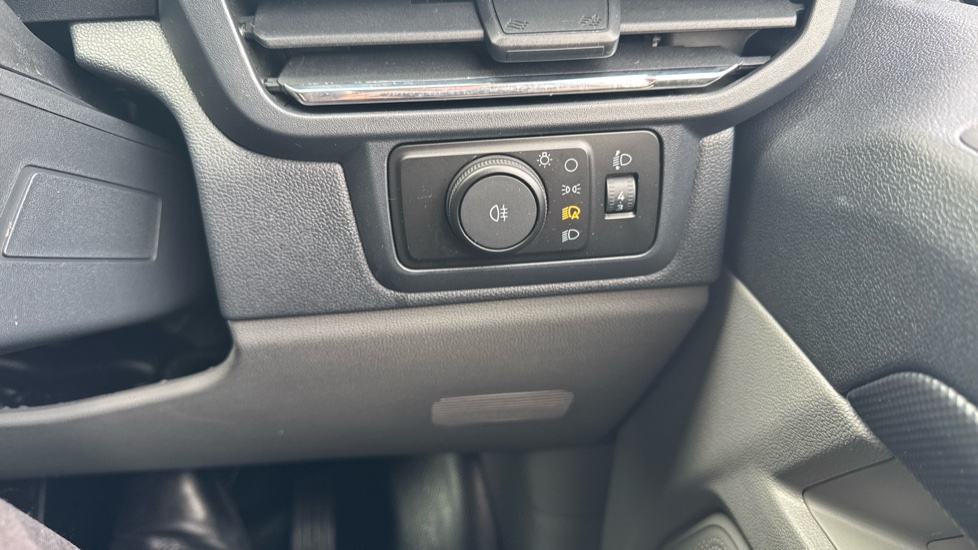 Ford Transit Custom 320 L2 Diesel Fwd 2.0 EcoBlue 136ps H1 Van Limited Auto - Image 28