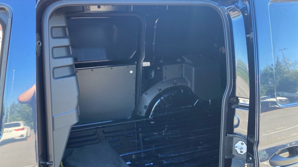 Ford Transit Connect 250 L2 Petrol 1.5 EcoBoost PHEV 150 Trend Van Auto - Image 5
