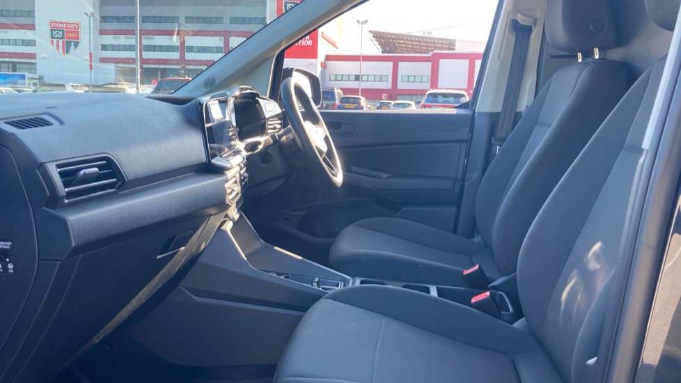 Ford Transit Connect 250 L2 Petrol 1.5 EcoBoost PHEV 150 Trend Van Auto - Image 13