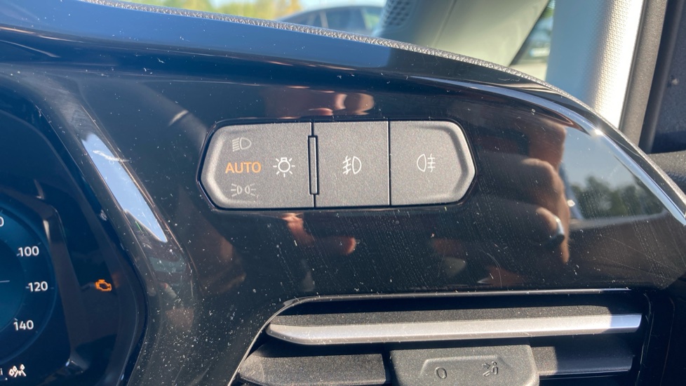 Ford Transit Connect 250 L2 Petrol 1.5 EcoBoost PHEV 150 Trend Van Auto - Image 32