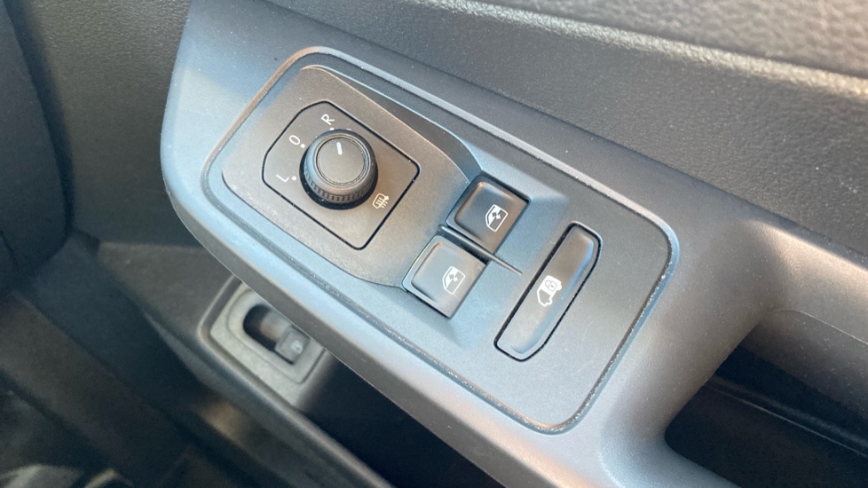 Ford Transit Connect 250 L2 Petrol 1.5 EcoBoost PHEV 150 Trend Van Auto - Image 33