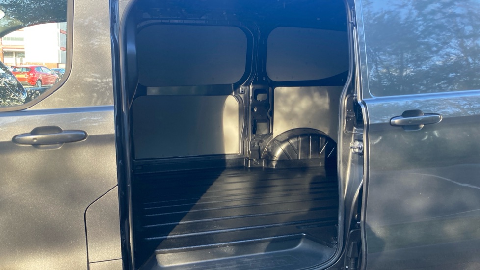 Ford Transit Custom 300 L1 Diesel Fwd 2.0 EcoBlue 136ps H1 Van Limited Auto - Image 5