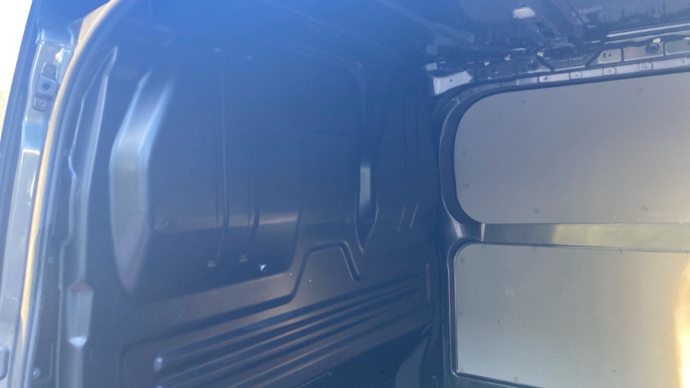 Ford Transit Custom 300 L1 Diesel Fwd 2.0 EcoBlue 136ps H1 Van Limited Auto - Image 18