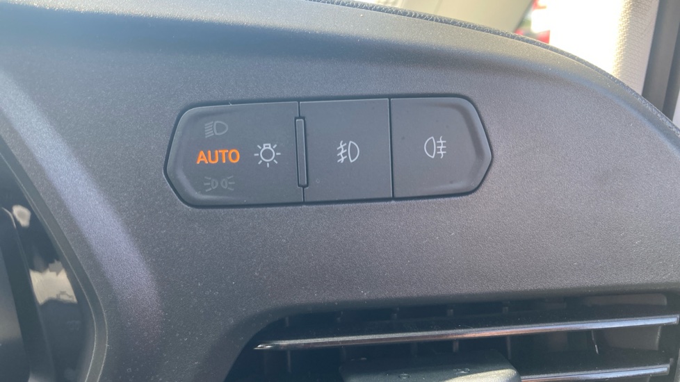 Ford Transit Connect 240 L2 Diesel 2.0 EcoBlue 122ps Trend Van Auto - Image 33