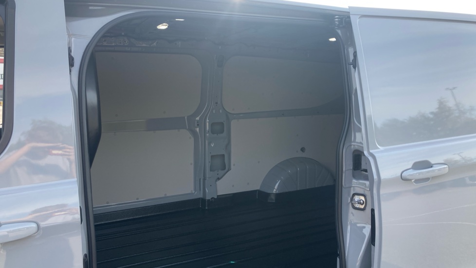 Ford Transit Custom E-340 L2 Electric Rwd 100kW 65kWh H1 Van Limited Auto - Image 5