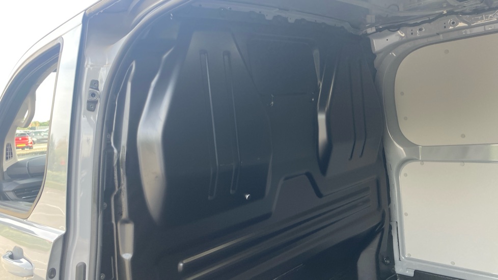 Ford Transit Custom E-340 L2 Electric Rwd 100kW 65kWh H1 Van Limited Auto - Image 18