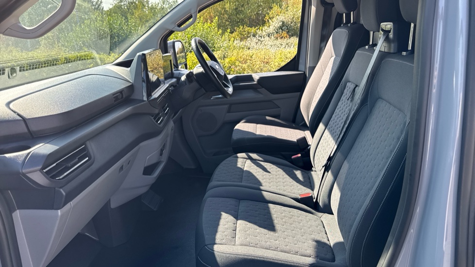 Ford Transit Custom E-340 L2 Electric Rwd 100kW 65kWh H1 Van Limited Auto - Image 13