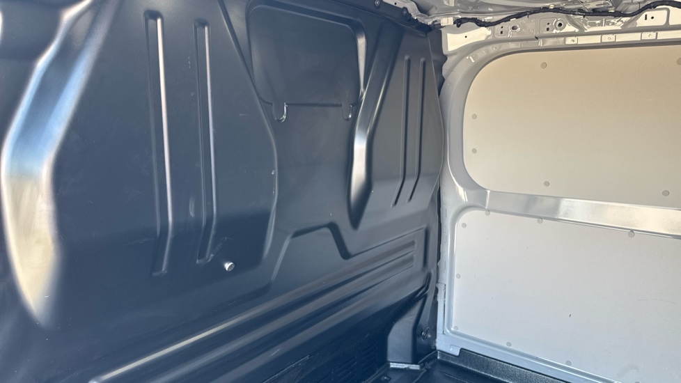 Ford Transit Custom E-340 L2 Electric Rwd 100kW 65kWh H1 Van Limited Auto - Image 18