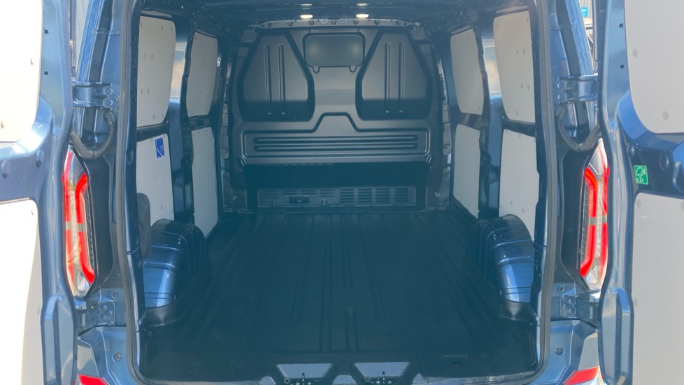 Ford Transit Custom E-320 L1 Rwd 160kW 65kWh H1 Van Sport Auto - Image 12