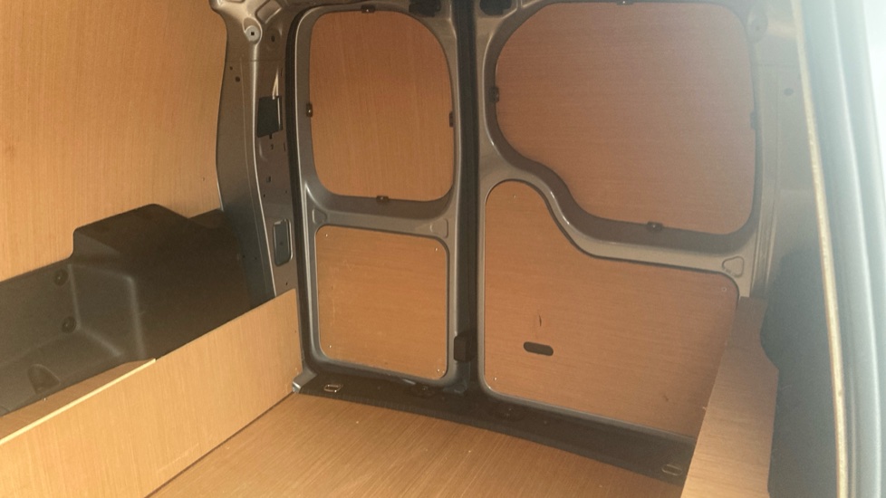 Ford Transit Connect 250 L2 Petrol 1.5 EcoBoost PHEV 150 Trend Van Auto - Image 14