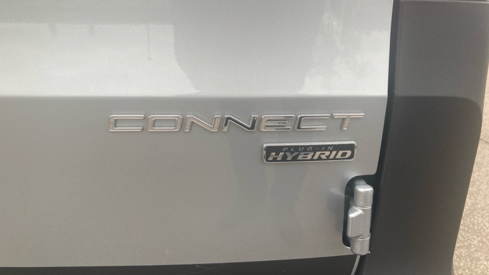 Ford Transit Connect 250 L2 Petrol 1.5 EcoBoost PHEV 150 Trend Van Auto - Image 22