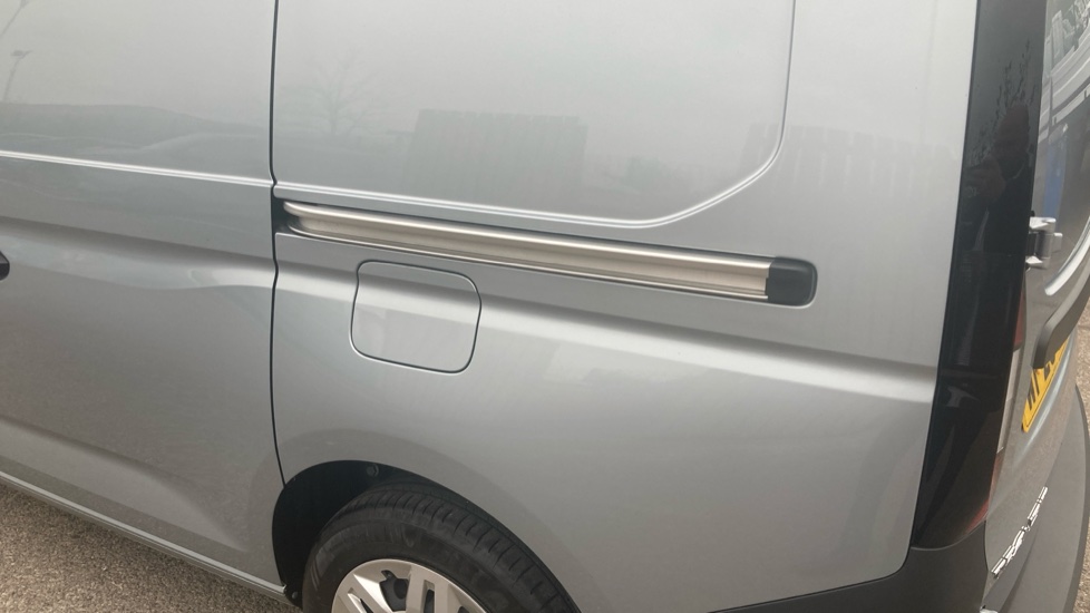 Ford Transit Connect 250 L2 Petrol 1.5 EcoBoost PHEV 150 Trend Van Auto - Image 25