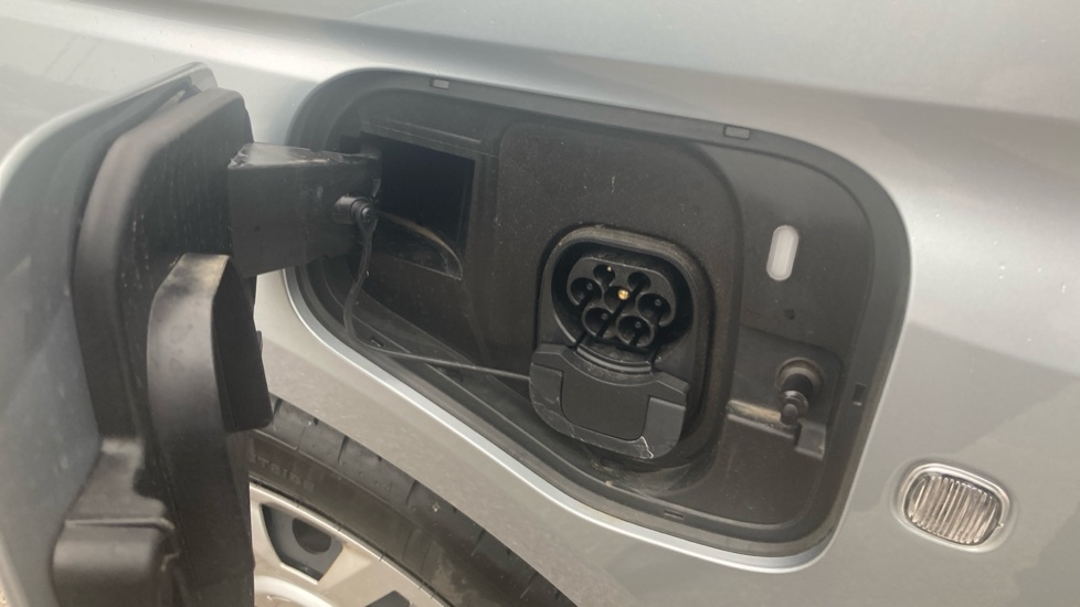 Ford Transit Connect 250 L2 Petrol 1.5 EcoBoost PHEV 150 Trend Van Auto - Image 26