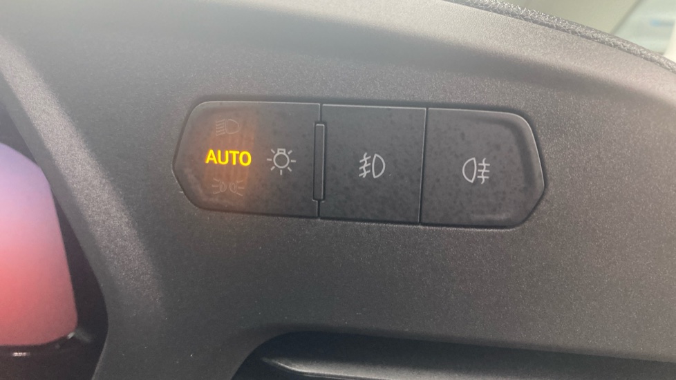 Ford Transit Connect 250 L2 Petrol 1.5 EcoBoost PHEV 150 Trend Van Auto - Image 31