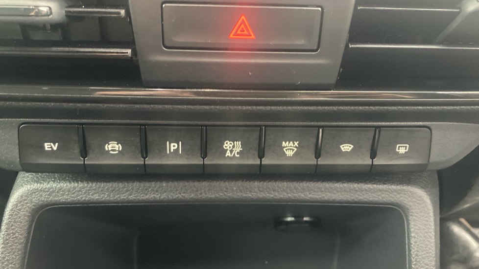 Ford Transit Connect 250 L2 Petrol 1.5 EcoBoost PHEV 150 Trend Van Auto - Image 37