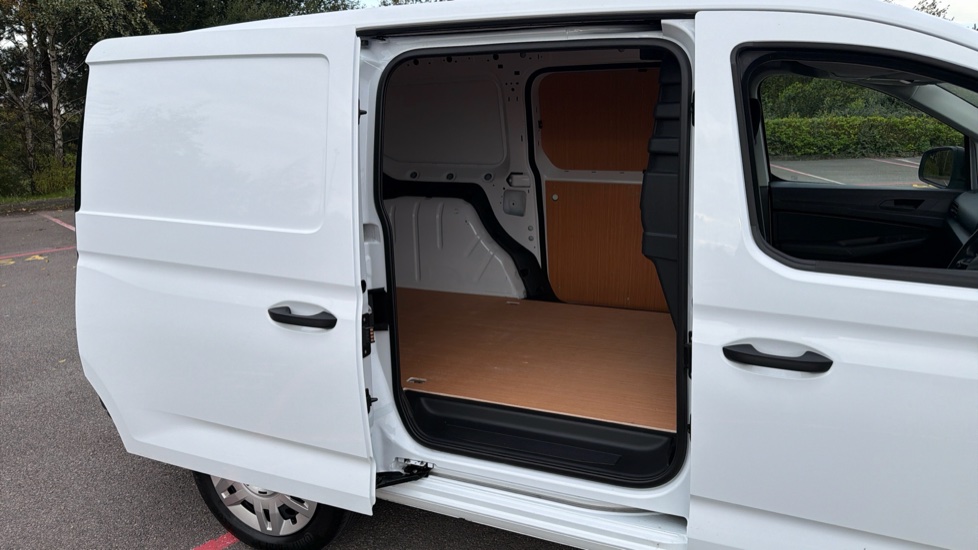 Ford Transit Connect 250 L2 Petrol 1.5 EcoBoost PHEV 150 Trend Van Auto - Image 5