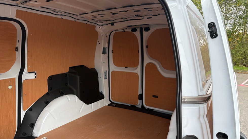 Ford Transit Connect 250 L2 Petrol 1.5 EcoBoost PHEV 150 Trend Van Auto - Image 14
