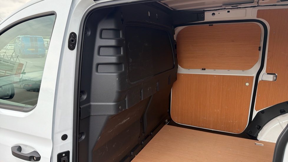 Ford Transit Connect 250 L2 Petrol 1.5 EcoBoost PHEV 150 Trend Van Auto - Image 18