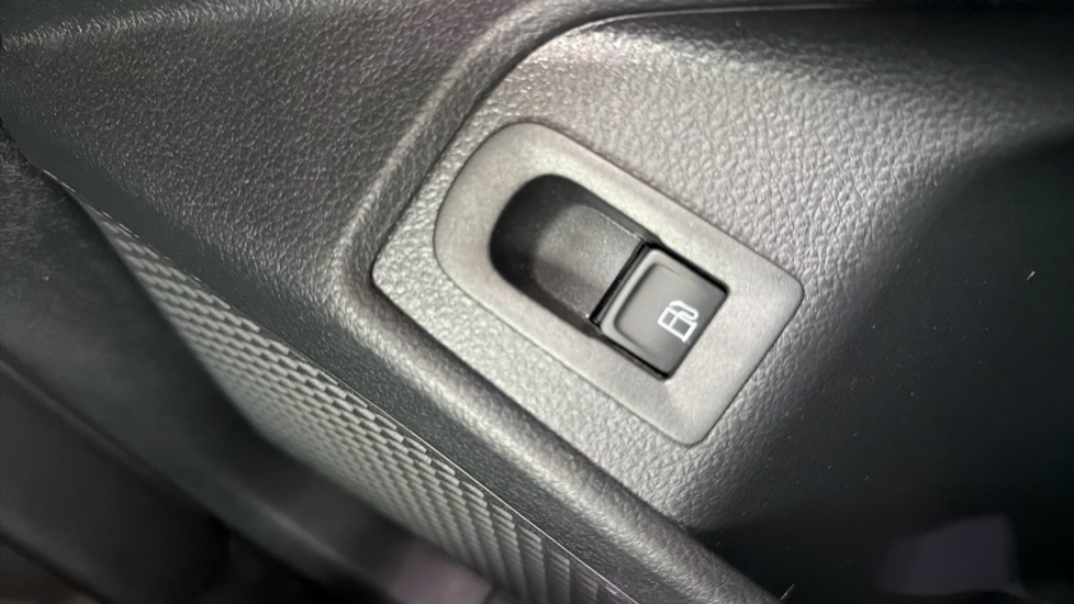 Ford Transit Connect 250 L2 Petrol 1.5 EcoBoost PHEV 150 Trend Van Auto - Image 26
