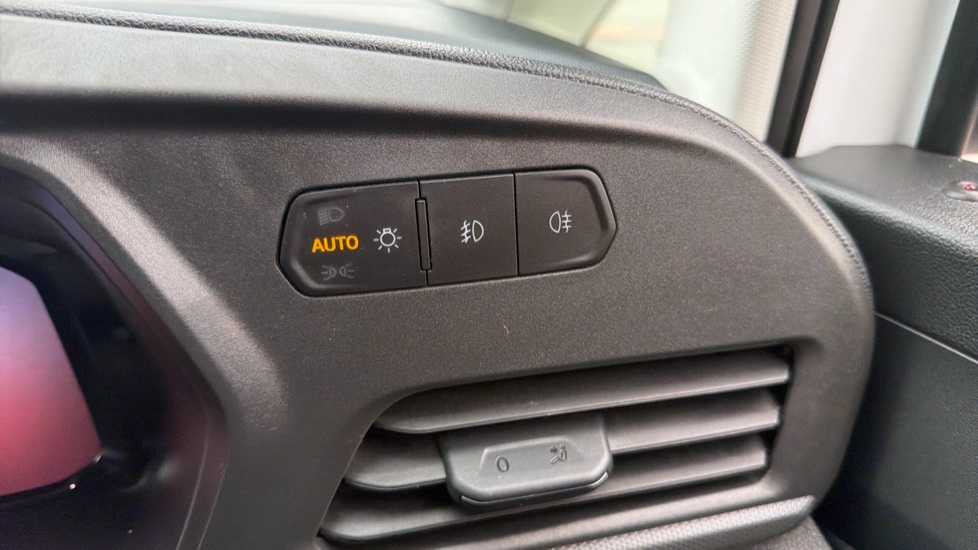 Ford Transit Connect 250 L2 Petrol 1.5 EcoBoost PHEV 150 Trend Van Auto - Image 29