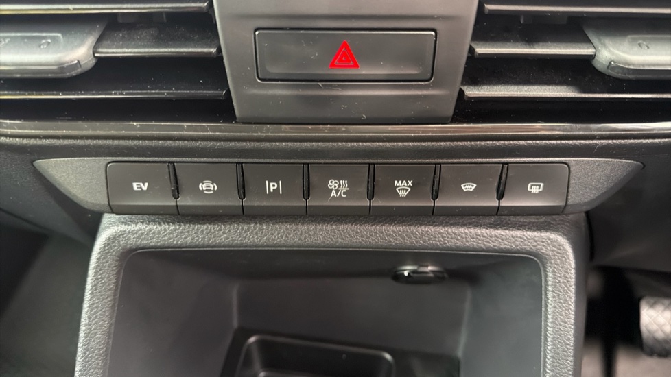 Ford Transit Connect 250 L2 Petrol 1.5 EcoBoost PHEV 150 Trend Van Auto - Image 34