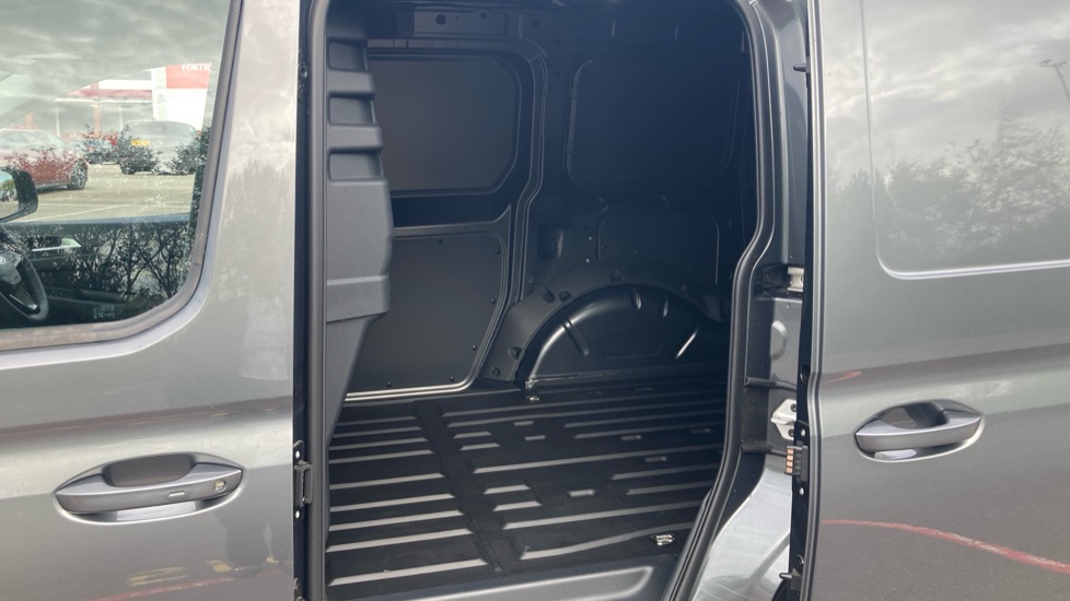 Ford Transit Connect 230 L1 Diesel 2.0 EcoBlue 122ps Limited Van Auto - Image 5