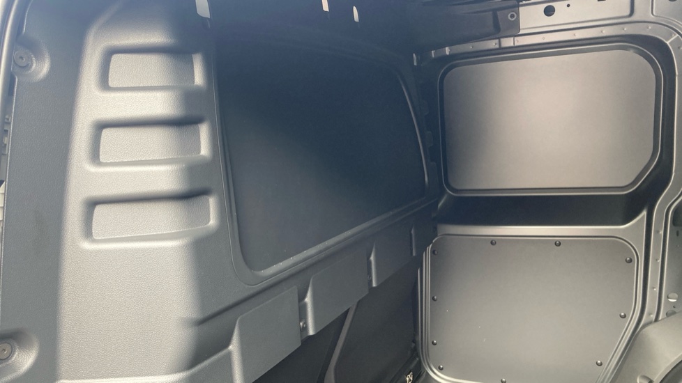 Ford Transit Connect 230 L1 Diesel 2.0 EcoBlue 122ps Limited Van Auto - Image 18