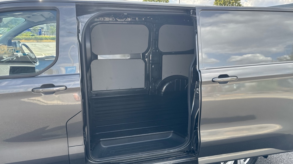 Ford Transit Custom 300 L1 Diesel Fwd 2.0 EcoBlue 136ps H1 Van Limited Auto - Image 5