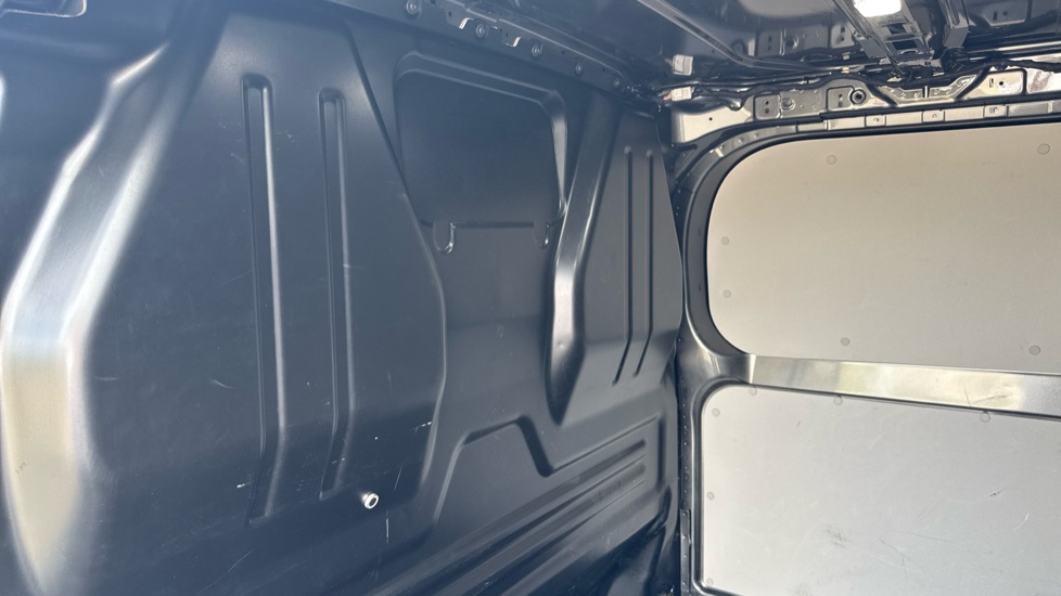 Ford Transit Custom 300 L1 Diesel Fwd 2.0 EcoBlue 136ps H1 Van Limited Auto - Image 18