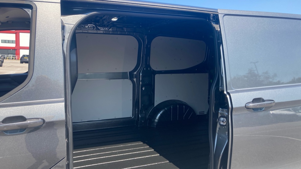 Ford Transit Custom E-320 L1 Rwd 160kW 65kWh H1 Van Limited Auto - Image 5
