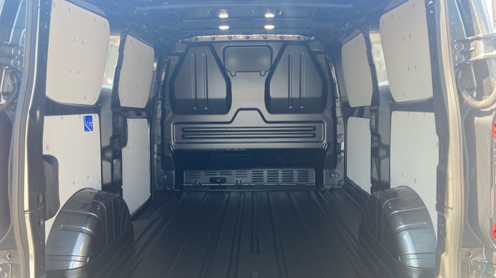 Ford Transit Custom E-320 L1 Rwd 160kW 65kWh H1 Van Limited Auto - Image 12