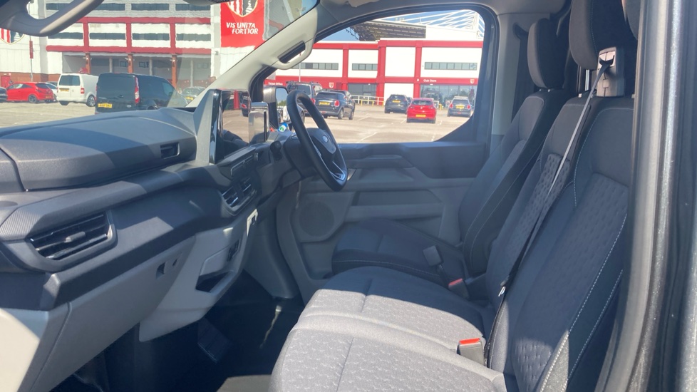 Ford Transit Custom E-320 L1 Rwd 160kW 65kWh H1 Van Limited Auto - Image 13