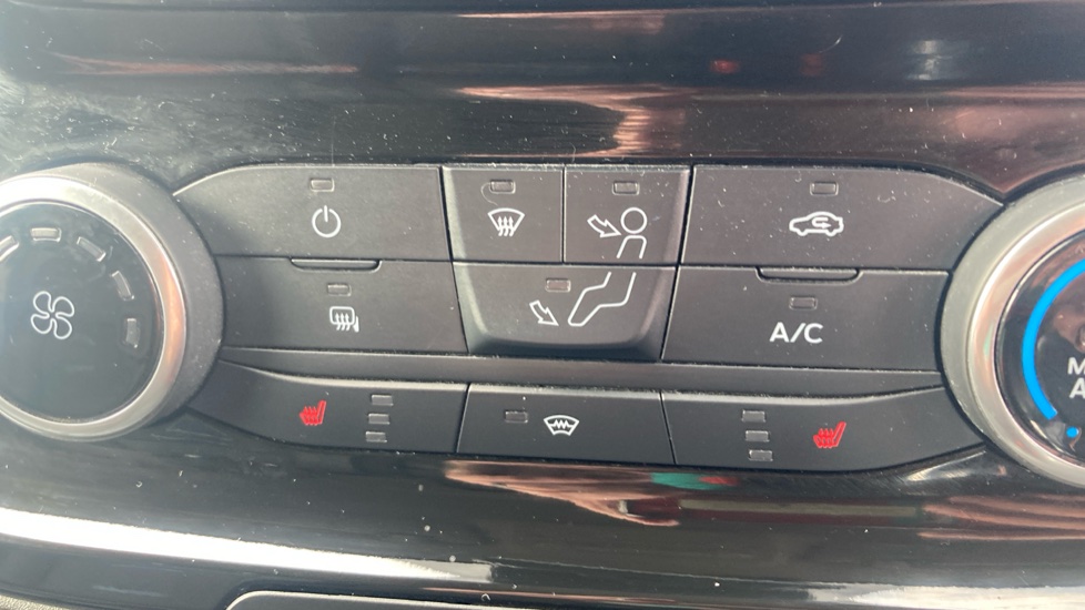 Ford Transit Custom 300 L1 Diesel Fwd 2.0 EcoBlue 130ps Low Roof Active Van - Image 23