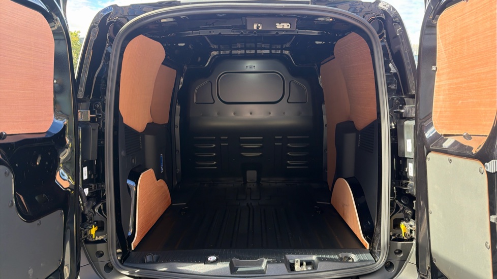 Ford Transit Courier E-Transit Courier 100kW 43kWh Limited Van Auto - Image 12