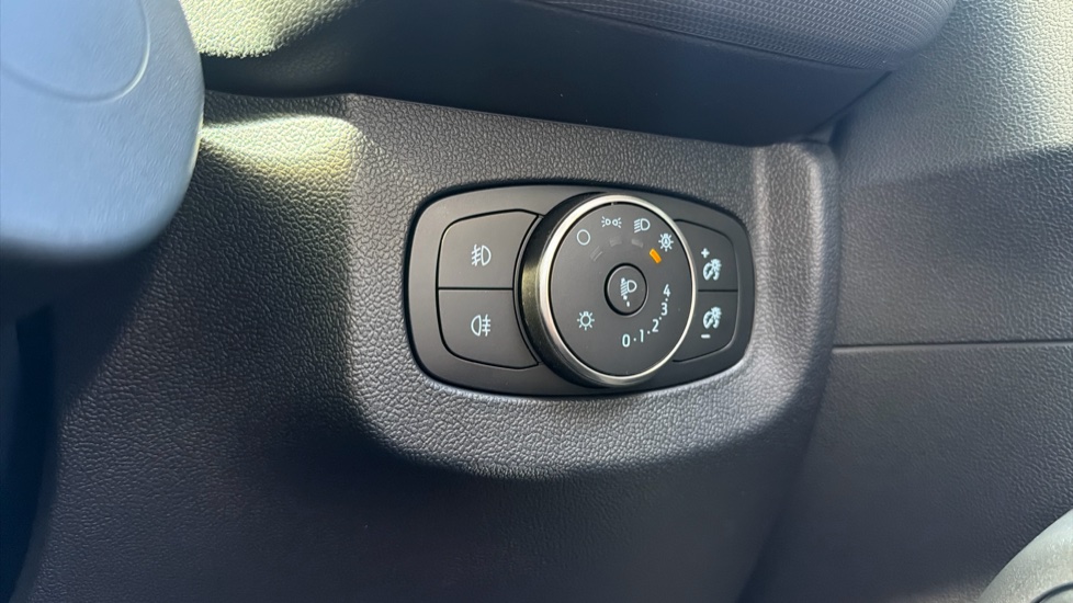 Ford Transit Courier E-Transit Courier 100kW 43kWh Limited Van Auto - Image 24