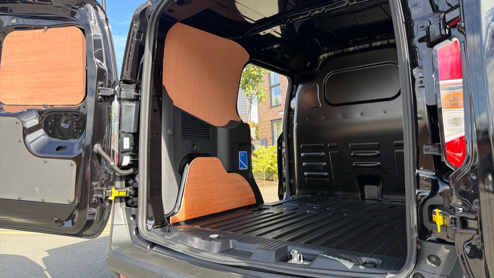 Ford Transit Courier E-Transit Courier 100kW 43kWh Limited Van Auto - Image 33