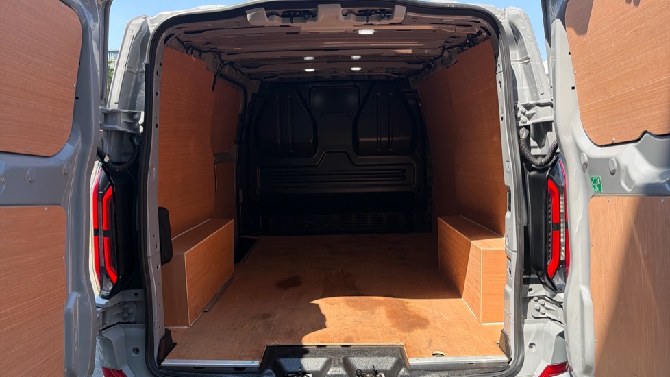 Ford Transit Custom E-320 L1 Rwd 100kW 65kWh H1 Van Limited Auto - Image 12