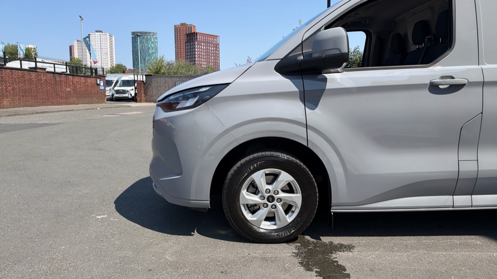 Ford Transit Custom E-320 L1 Rwd 100kW 65kWh H1 Van Limited Auto - Image 17
