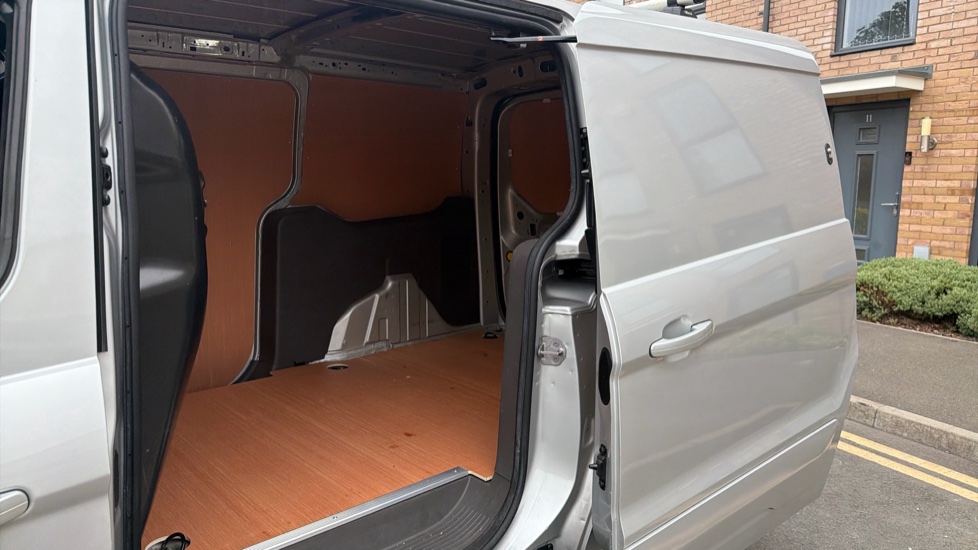 Ford Transit Connect 250 L2 Diesel 1.5 EcoBlue 100ps Limited Van Powershift - Image 5