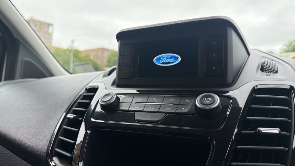 Ford Transit Connect 250 L2 Diesel 1.5 EcoBlue 100ps Limited Van Powershift - Image 15