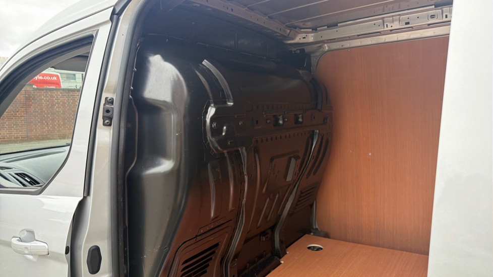 Ford Transit Connect 250 L2 Diesel 1.5 EcoBlue 100ps Limited Van Powershift - Image 18