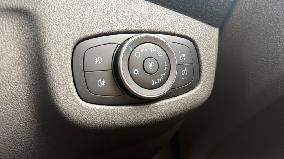 Ford Transit Connect 250 L2 Diesel 1.5 EcoBlue 100ps Limited Van Powershift - Image 25