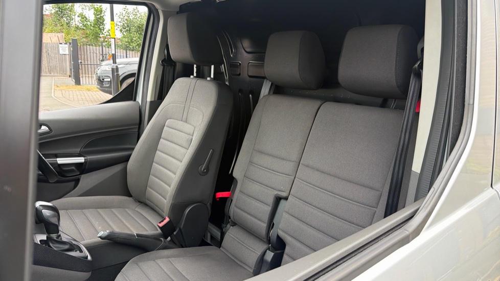 Ford Transit Connect 250 L2 Diesel 1.5 EcoBlue 100ps Limited Van Powershift - Image 32