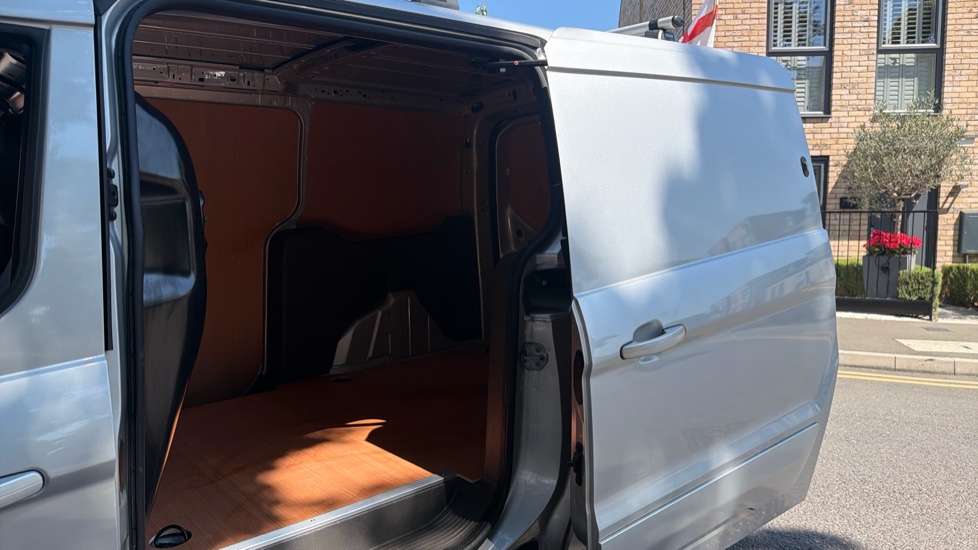 Ford Transit Connect 250 L2 Diesel 1.5 EcoBlue 100ps Limited Van Powershift - Image 5