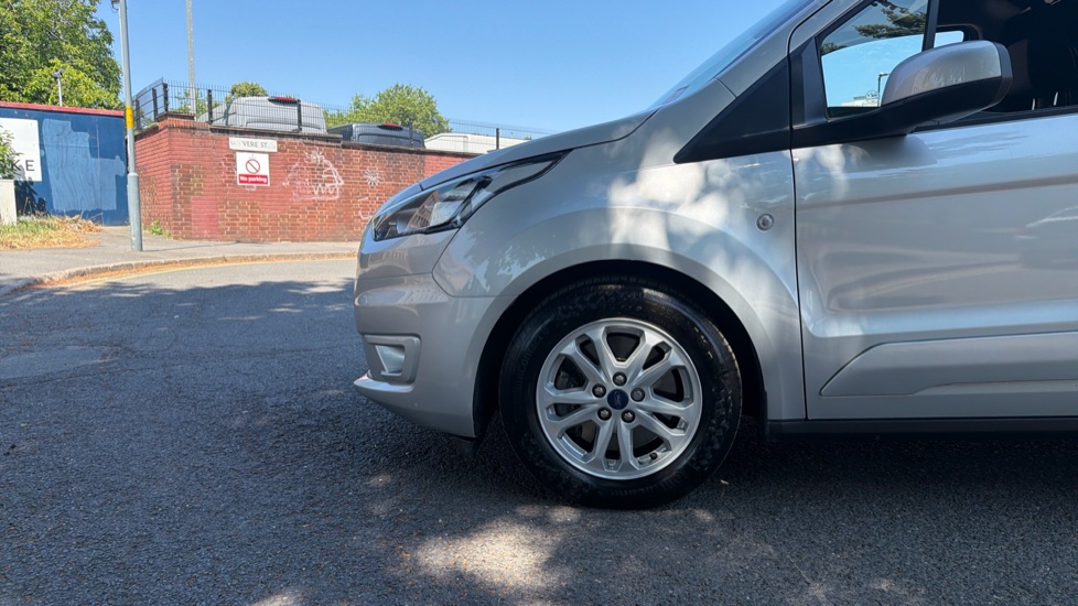 Ford Transit Connect 250 L2 Diesel 1.5 EcoBlue 100ps Limited Van Powershift - Image 17
